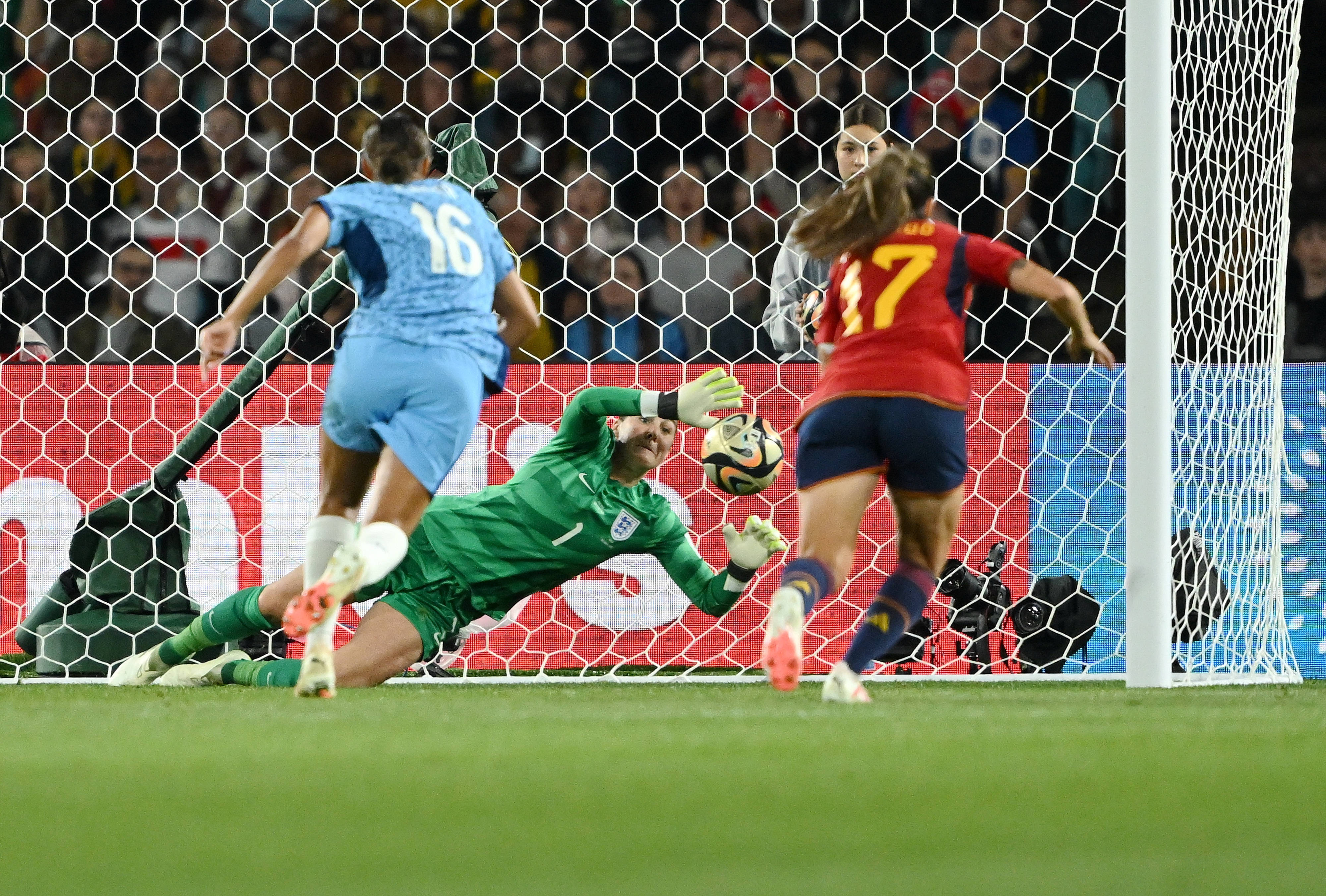 德国队力克英格兰队，奥恰洛夫惊艳四座