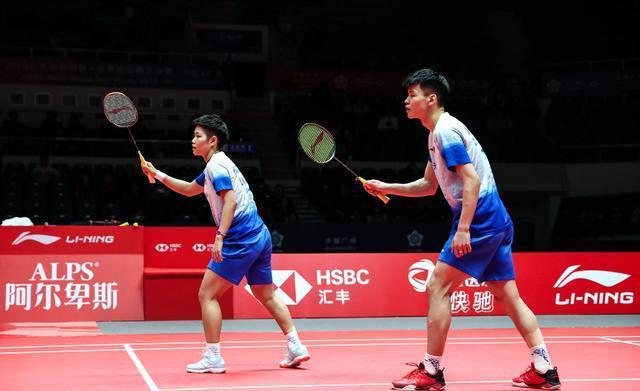 马来西亚队鏖战日本队，黄鸭组合统治全场